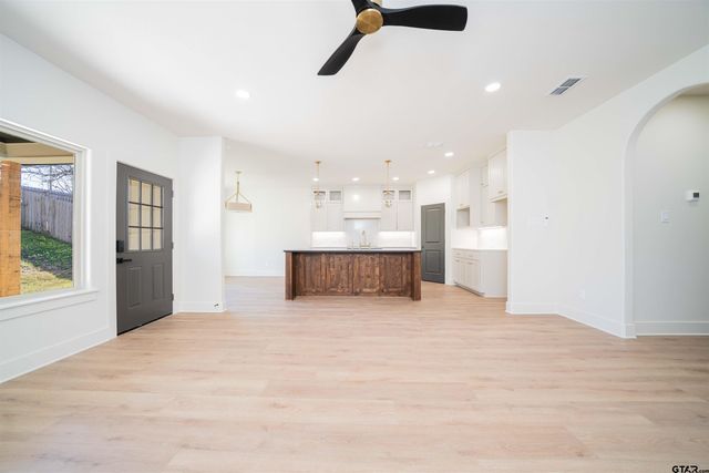 284 Ron Boyett, White Oak, TX 75693