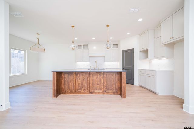 284 Ron Boyett, White Oak, TX 75693