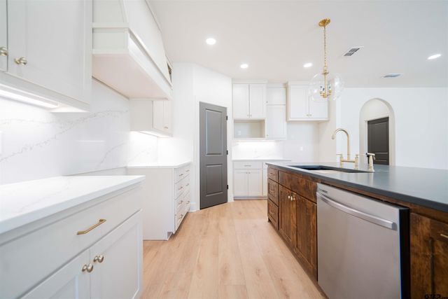 284 Ron Boyett, White Oak, TX 75693