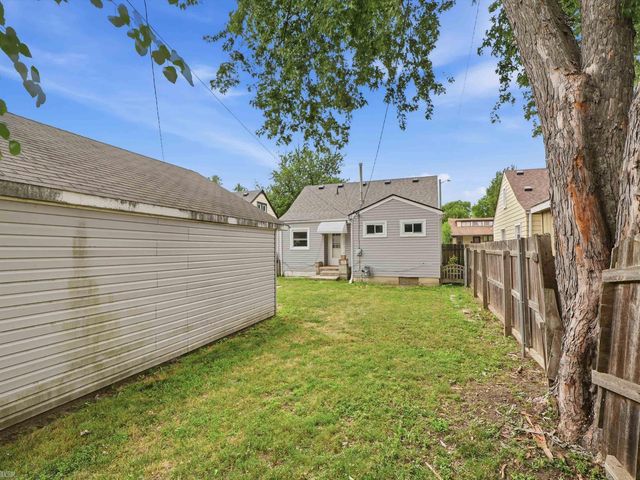 23800 Couzens Avenue, Hazel Park, MI 48030