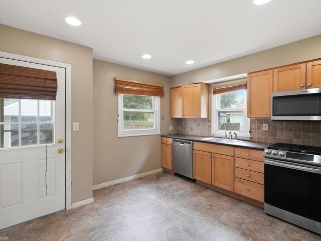 23800 Couzens Avenue, Hazel Park, MI 48030