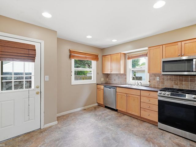 23800 Couzens Avenue, Hazel Park, MI 48030