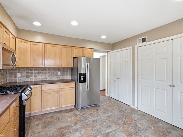 23800 Couzens Avenue, Hazel Park, MI 48030