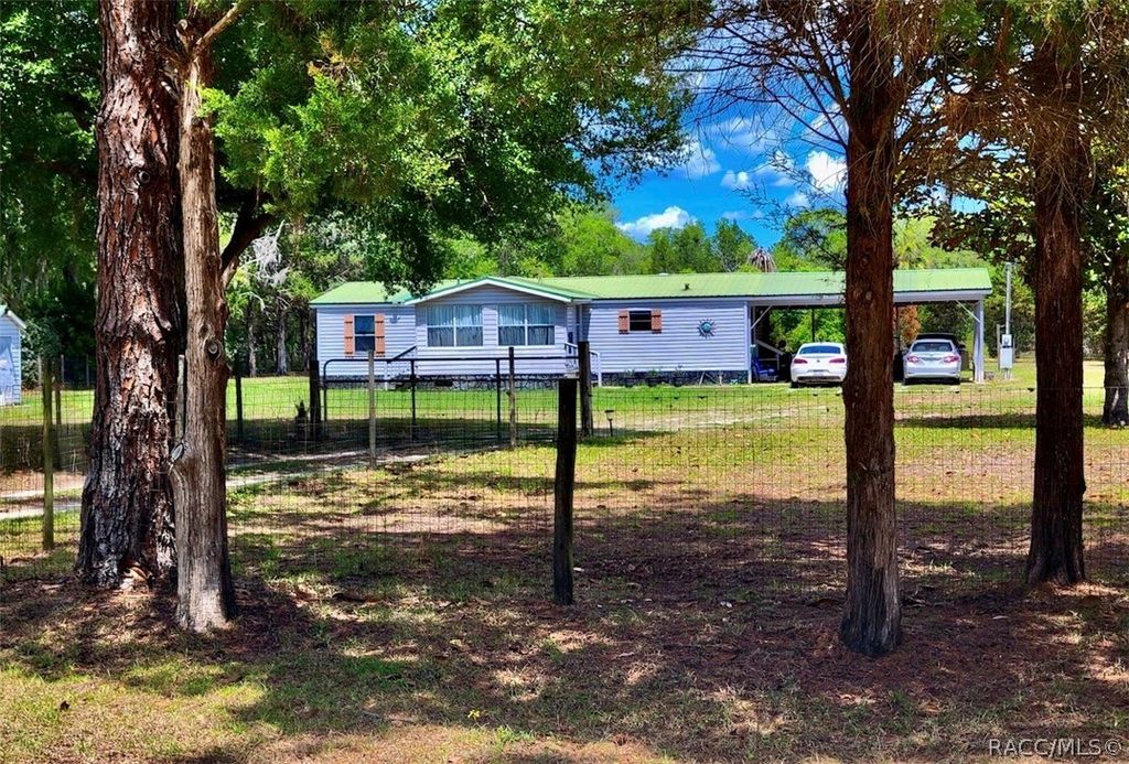 9685 N Westridge Terrace, Crystal River, FL 34428