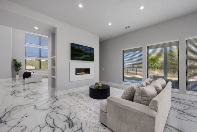 7281 Waters Edge Drive, The Colony, TX 75056