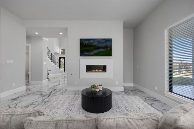 7281 Waters Edge Drive, The Colony, TX 75056