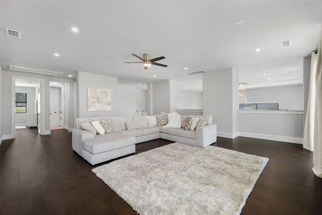 7281 Waters Edge Drive, The Colony, TX 75056