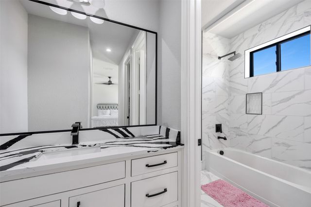 7281 Waters Edge Drive, The Colony, TX 75056