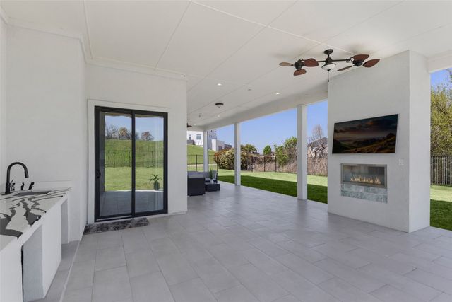 7281 Waters Edge Drive, The Colony, TX 75056