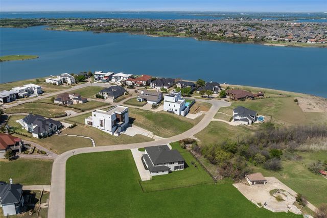 7281 Waters Edge Drive, The Colony, TX 75056