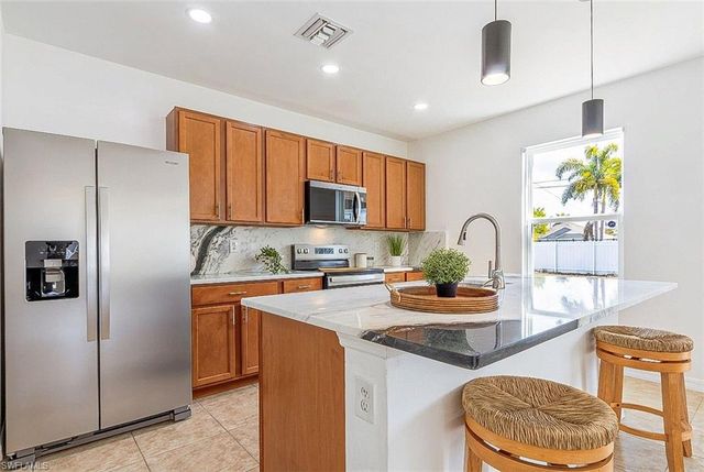 1717 3rd PL, Cape Coral, FL 33991