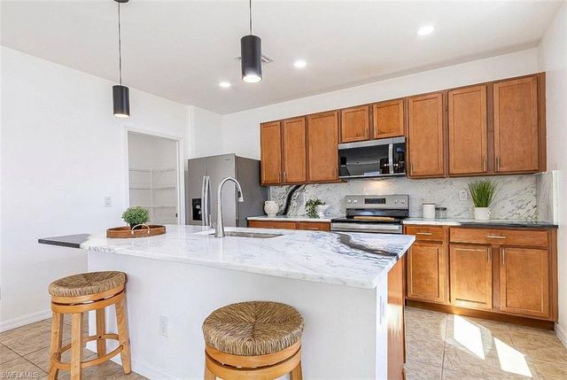 1717 3rd PL, Cape Coral, FL 33991