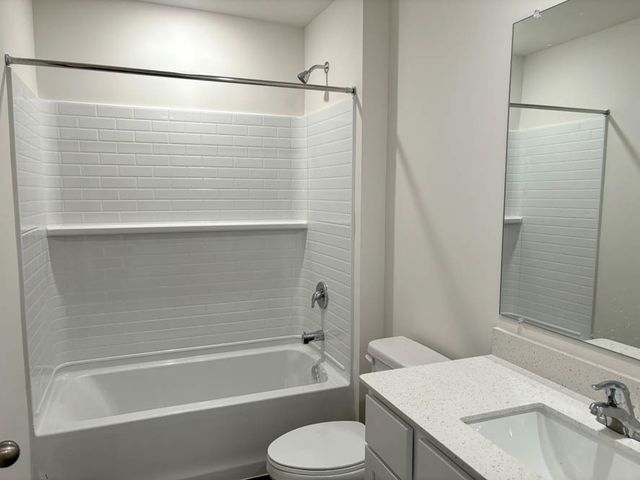 2280 Redwood Trail, Wonder Lake, IL 60097