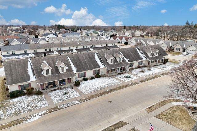 305 WALKER Way, Blue Grass, IA 52726