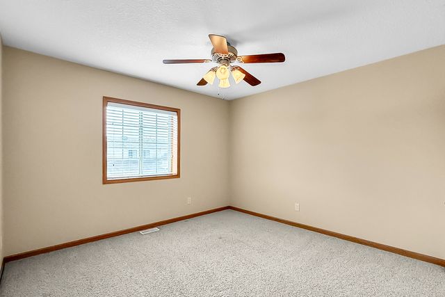 305 WALKER Way, Blue Grass, IA 52726