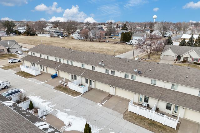 305 WALKER Way, Blue Grass, IA 52726