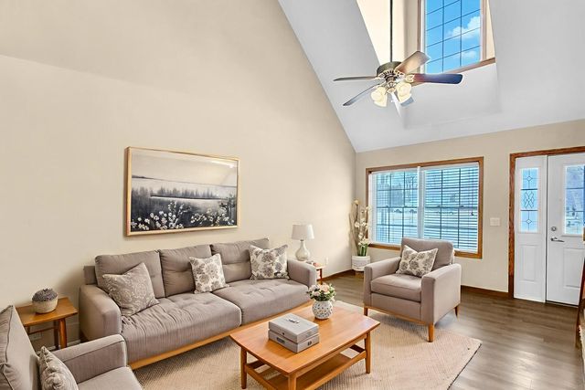 305 WALKER Way, Blue Grass, IA 52726