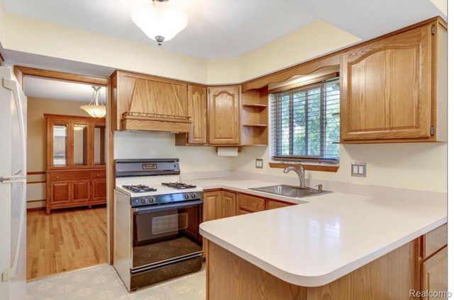 31346 Shaw Drive, Warren, MI 48093