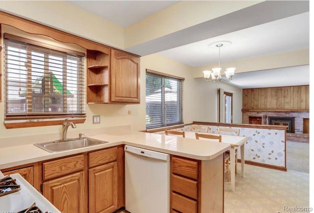 31346 Shaw Drive, Warren, MI 48093
