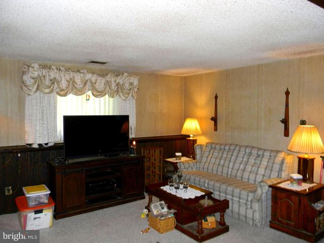2212 OAKWOOD LN, Atco, NJ 08004