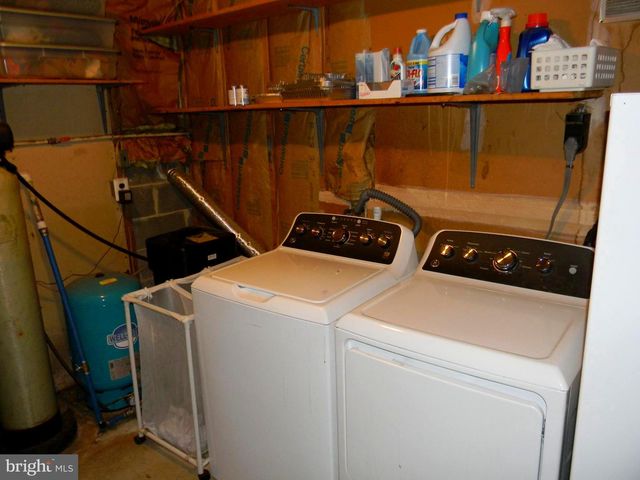 2212 OAKWOOD LN, Atco, NJ 08004