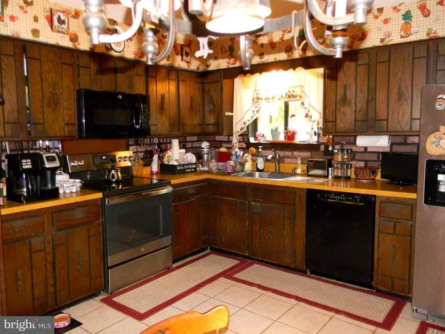 2212 OAKWOOD LN, Atco, NJ 08004