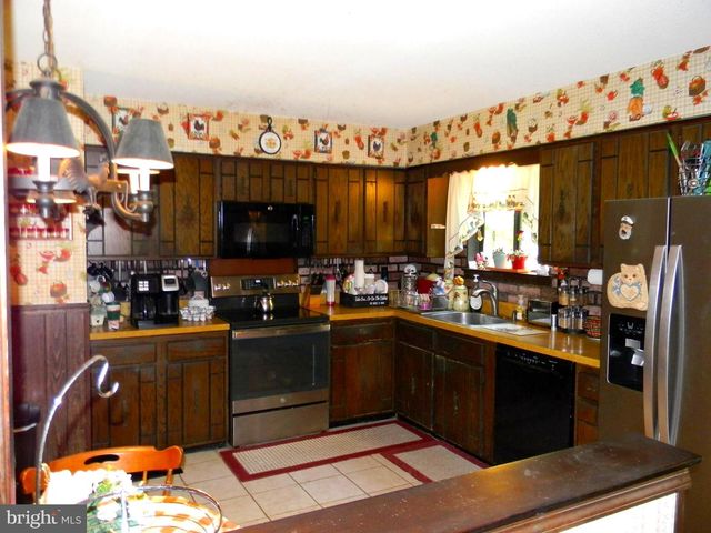 2212 OAKWOOD LN, Atco, NJ 08004