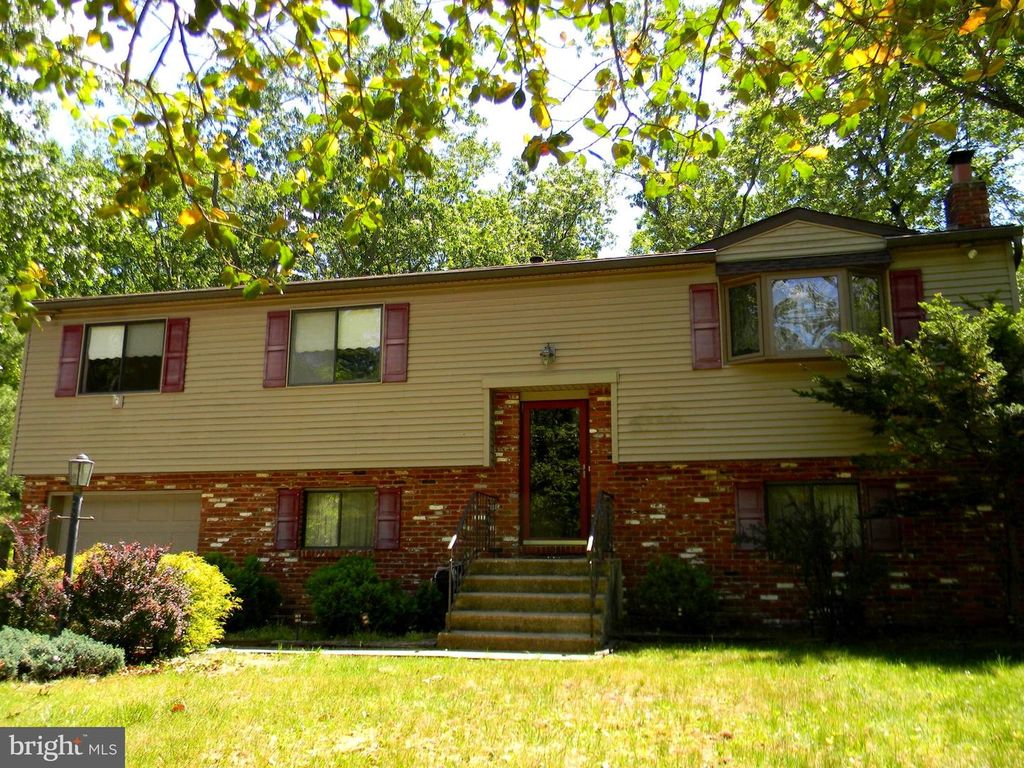 2212 OAKWOOD LN, Atco, NJ 08004