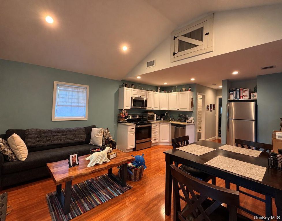 21 Cove Drive, Sound Beach, NY 11789 — photo 2