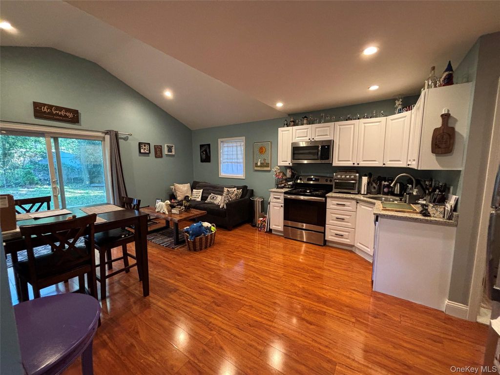 21 Cove Drive, Sound Beach, NY 11789 — photo 3