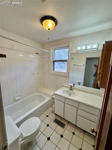 802 N Walnut Street, Colorado Springs, CO 80905