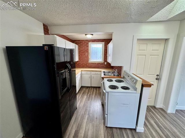 802 N Walnut Street, Colorado Springs, CO 80905