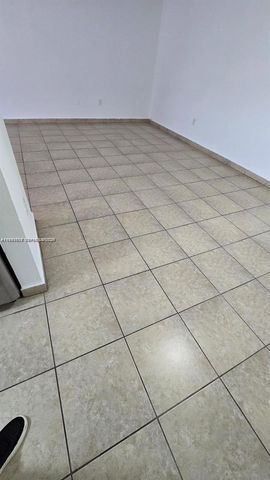 690 NE 123rd St 208, North Miami, FL 33161