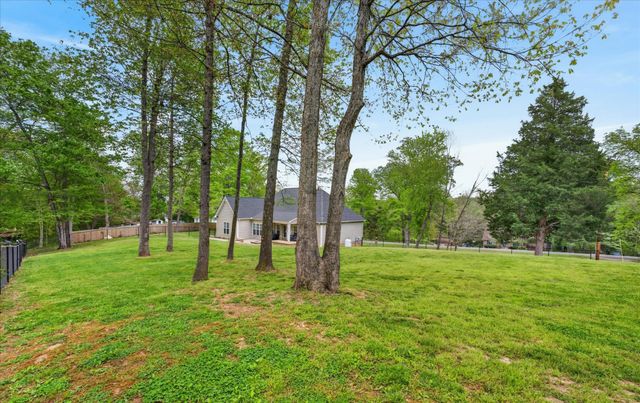 1820 River Rd, Clarksville, TN 37040