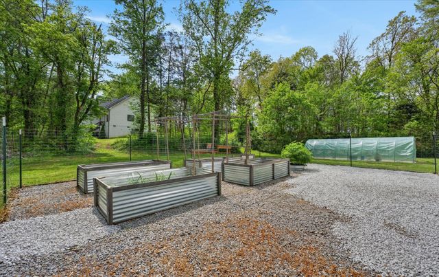 1820 River Rd, Clarksville, TN 37040