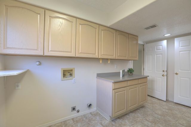 8417 S Sandoval Street NE, Albuquerque, NM 87122