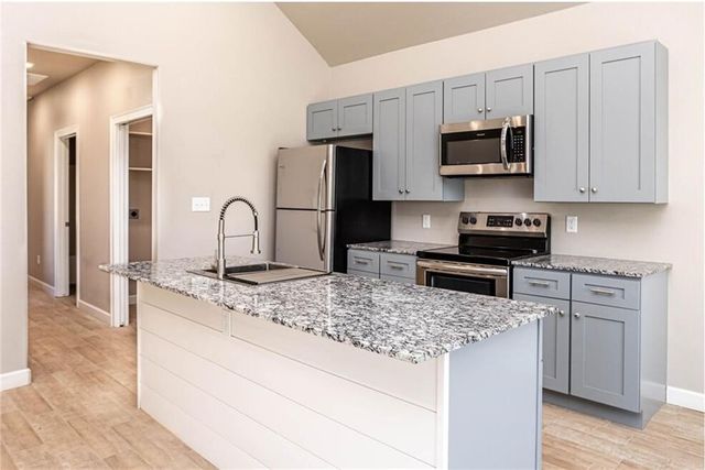 913 Valley Oaks Lane, Centerton, AR 72719