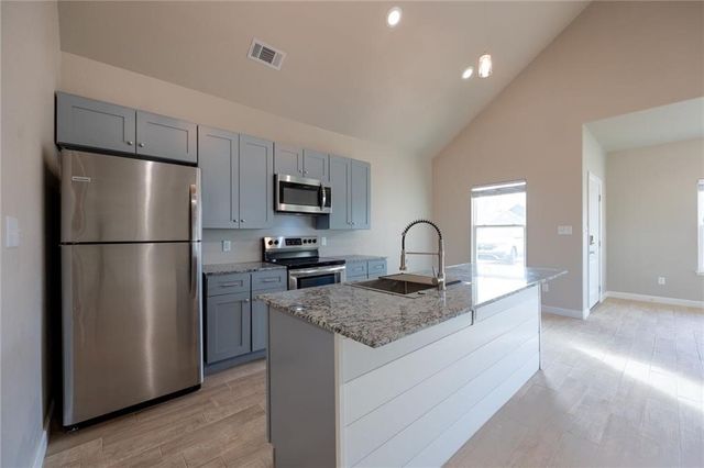 913 Valley Oaks Lane, Centerton, AR 72719