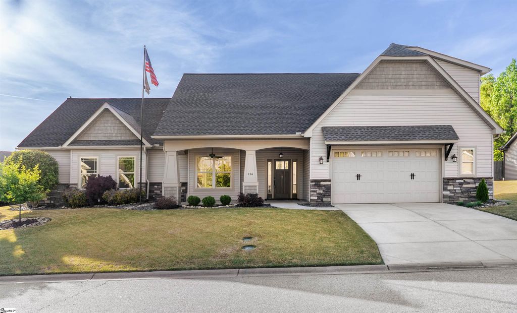 226 Brenleigh Court, Simpsonville, SC 29680