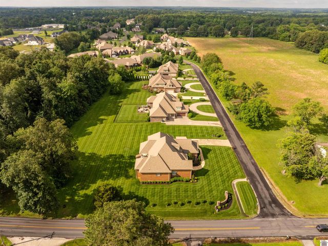 2098 Deerhaven Lane # 18, Paducah, KY 42001