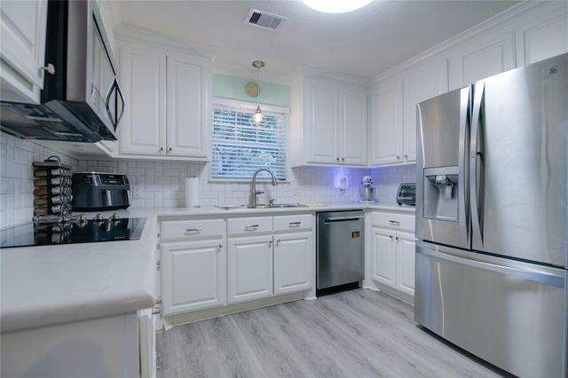 1202 Sunset Drive, Dickinson, TX 77539