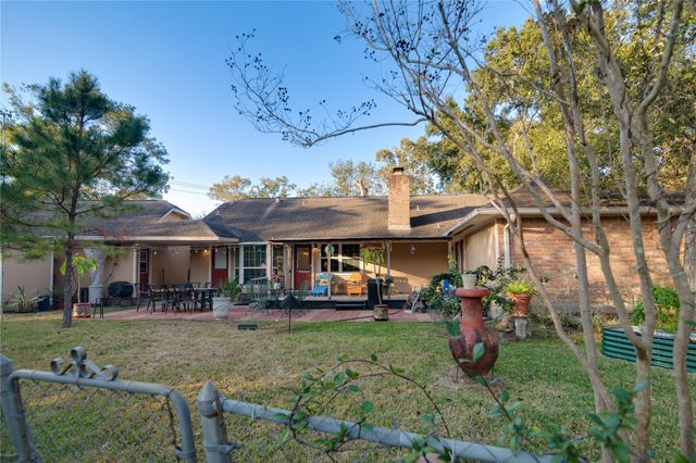 1202 Sunset Drive, Dickinson, TX 77539