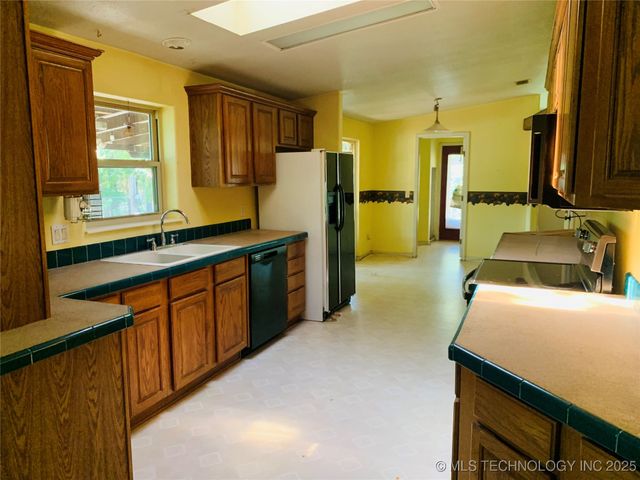 171 Homestead Drive, Canadian, OK 74425