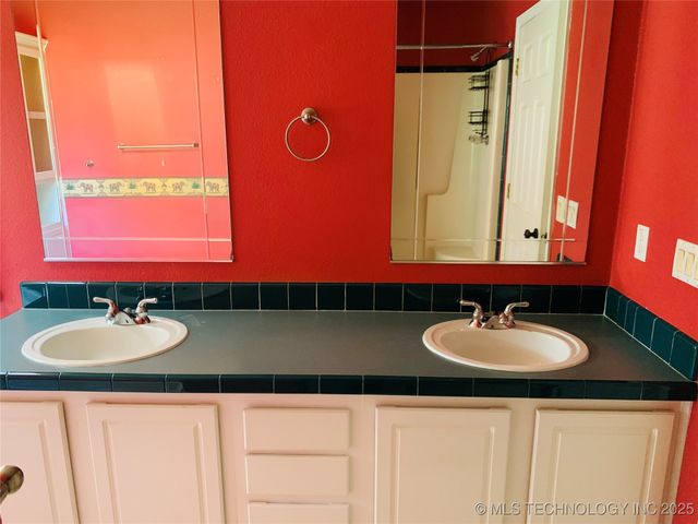 171 Homestead Drive, Canadian, OK 74425