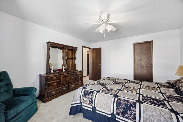 4127 Lexington Drive NE B, Cedar Rapids, IA 52402