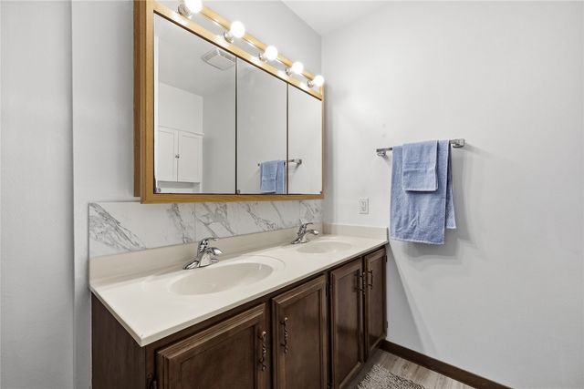 4127 Lexington Drive NE B, Cedar Rapids, IA 52402