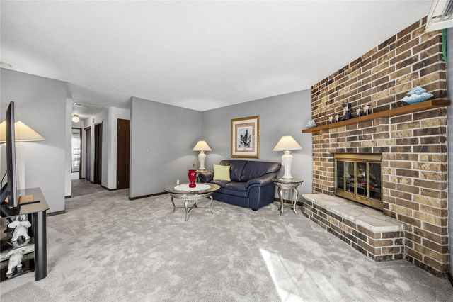 4127 Lexington Drive NE B, Cedar Rapids, IA 52402