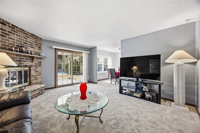 4127 Lexington Drive NE B, Cedar Rapids, IA 52402