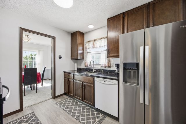 4127 Lexington Drive NE B, Cedar Rapids, IA 52402