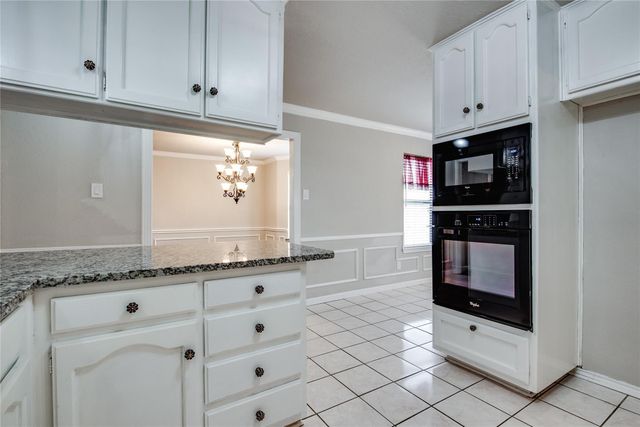 8966 Hialeah Circle S, North Richland Hills, TX 76182